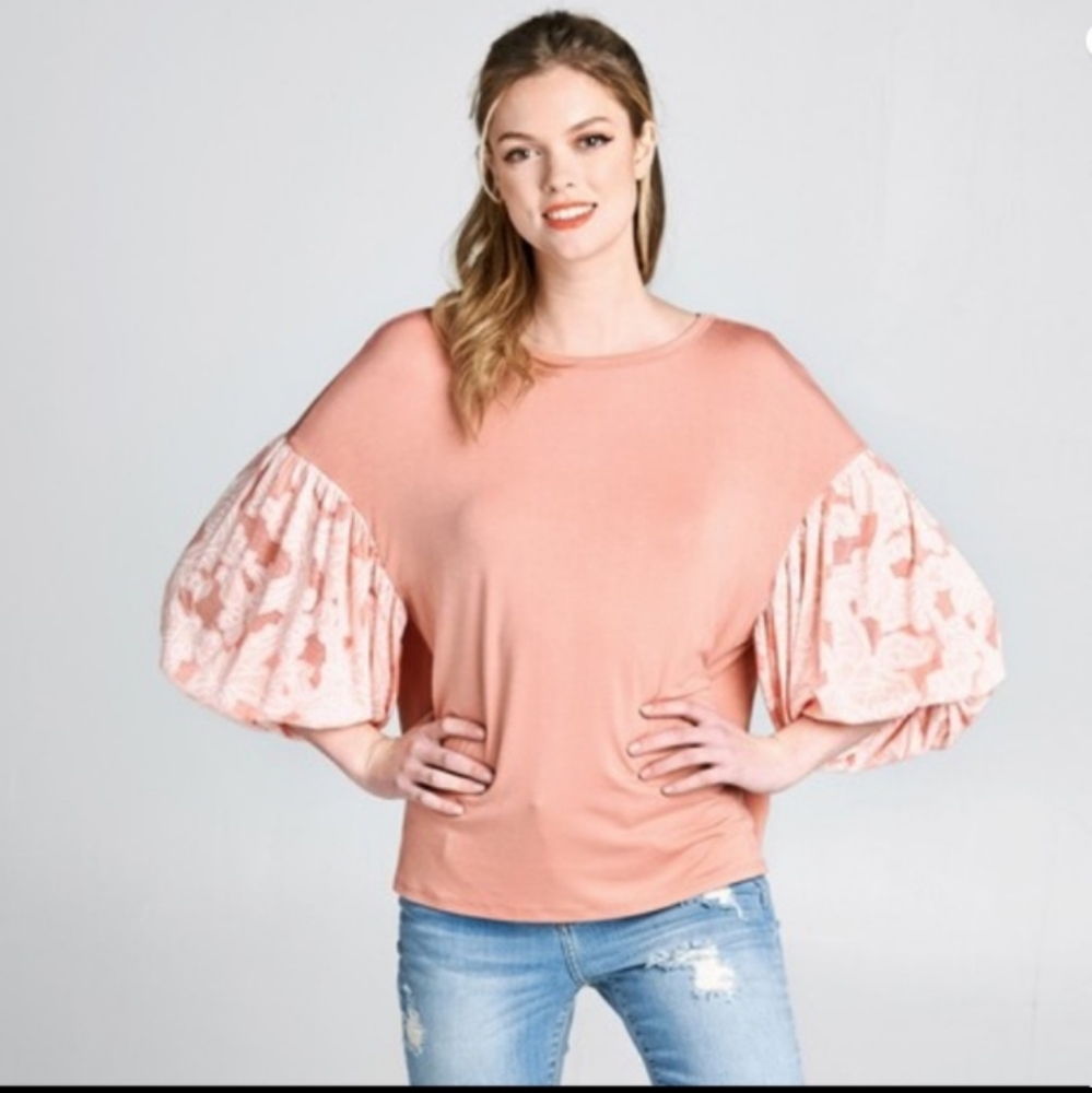 Contrast bishop sleeves